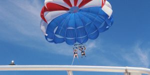 Holding Familiar – Post